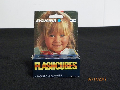 Vtg sylvania flashcubes - sylvania, blue