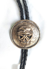 N°1 Cravate BOLO déco costume JOHNNY HALLYDAY tête de mort casque motard métal