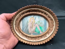 Petit Cadre Nu À La Fenêtre