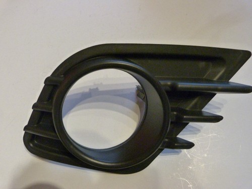 Grille antibrouillard gauche