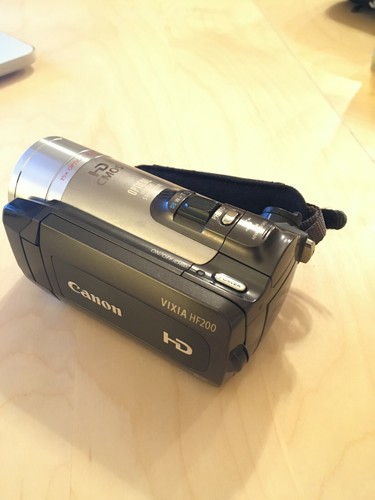 Canon vixia hf200 - vixia,