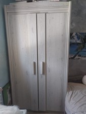 mobilier chambre lit avec sommier, matelas, commode, bureau et armoire 