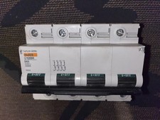 DISJONCTEUR TETRAPOLAIRE 63A COURBE D MERLIN GERIN 63AMPERES 4P. PC15KA 6MODULE