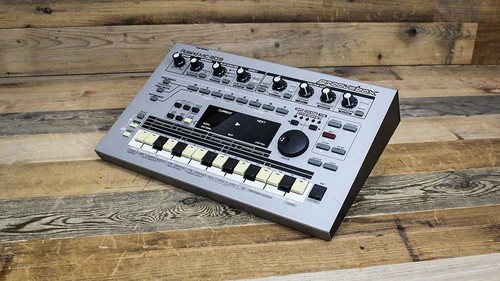 Roland 303 dance sequencer - mc-303,