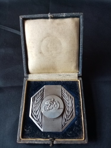 Superbe medaille ancienne moto - superbe,