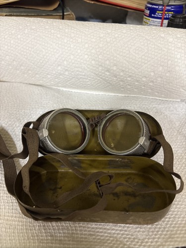 Retro pilot aviator flying - pilot,