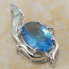 Beau Pendentif en plaqué or blanc, Opale de Feu et Topaze Bleu 