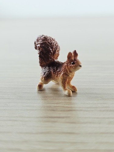 Figurine écureuil - écureuil, en