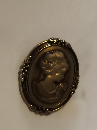 Broche camée vintage ovale