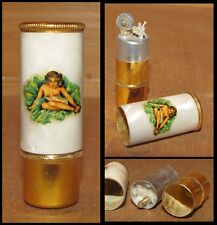 ancien briquet Pin up à Essence 1960-70 métal et plexy fond vert