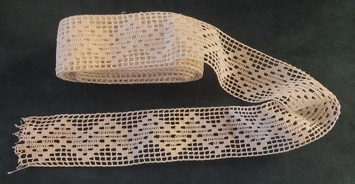 Dentelle ancienne entre deux - dentelle,