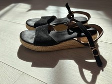 Paire de chaussures sandales compensées noires - sans marque - taille 36