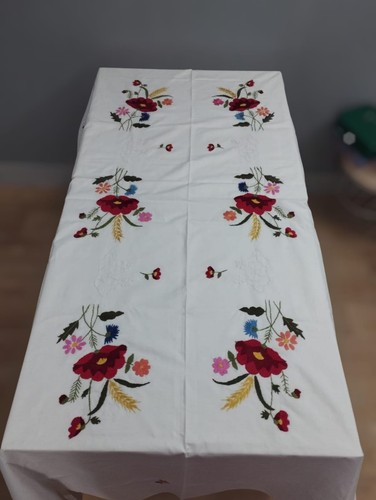 Nappe table brodée - table,