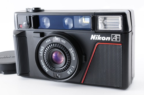 Near mint strap nikon - near, w/strap