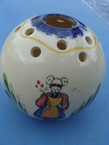 Pique fleurs boule