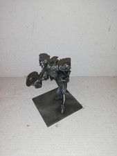 FIGURINE COLLECTION VICTOR