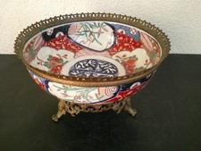 COUPE EN PORCELAINE D'IMARI MONTURE BRONZE A DECOR DE CHIMERES CASSEE RECOLLEE