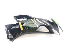 Flan de carénage droit -