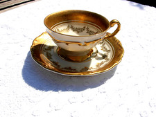 Tasse à café porcelaine ancienne Bavière signé ALKA motif relief décor à l' or