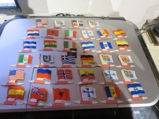 34 drapeaux en métal