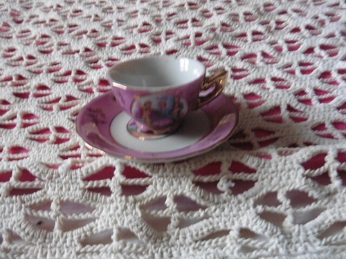 Ancienne mini tasse sous - ancienne,