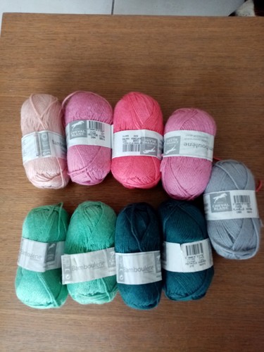 Lot pelotes marque - de,
