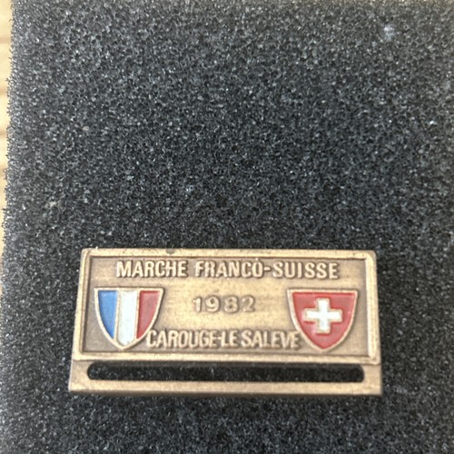 Broche insigne métal - , bronzé