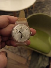 Montre Vertical Style Swatch Quartz Dorée Fonctionne