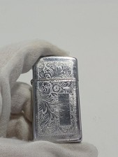 Briquet à huile Zippo motif