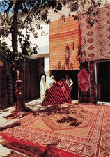 TUNISIE MARCHANDS DE TAPIS EN PLEIN AIR