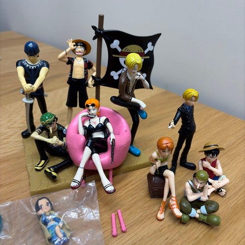 Lot figurines one piece - de,