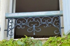 appui de fenêtre ,garde corps en fer forgé ,joli modèle neuf
