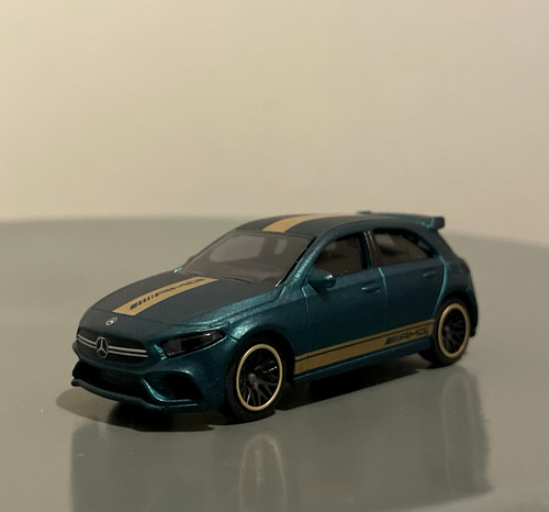 Miniature majorette mercedes - miniature,