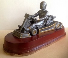 Karting métal vieilli socle