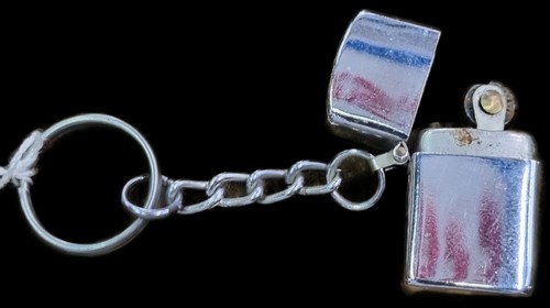 Petit briquet porte - porte, clé