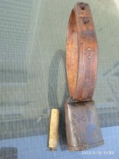 Cloche métal et Collier bois