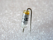 Condensateur polystyrène styroflex 330pF 63V 2,5% radial - 2pcs