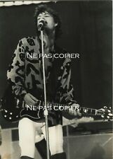 ROLLING STONES vers 1975 MICK JAGGER rock concert guitare Gibson SG