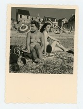 PHOTO SNAPSHOT  amateur, 2 femmes en maillot de bain sur la plage Bretagne ?