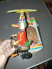 ancien jouet rétro canard sur vélo à remonter, jouet vintage