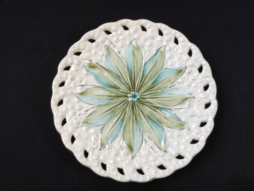 Rare assiette barbotine art - barbotine,