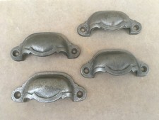 4 anciennes poignées coquilles / En fonte / Tiroirs / Quincaillerie