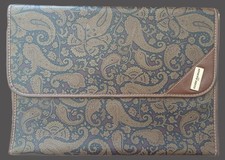 Joli porte documents signé