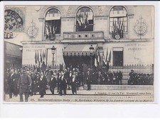 MONTREUIL-sous-BOIS: M. Berteaux, ministre de la guerre sortant de la mairie -