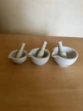 ancien serie de mortier pilon pharmacie en porcelaine dur et blanche 