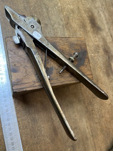 Pince avoyer outils anciens - à,
