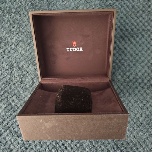 Boite montre tudor - boite,