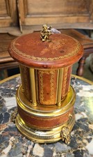 Boite a cigares / boites a musique / carroussel / automate en cuir gaufré