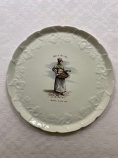 6 petites assiettes et plat à