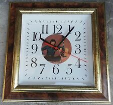 horloge quartz neuve  N°4 JOHNNY HALLYDAY bois 28X28 cm  couleur